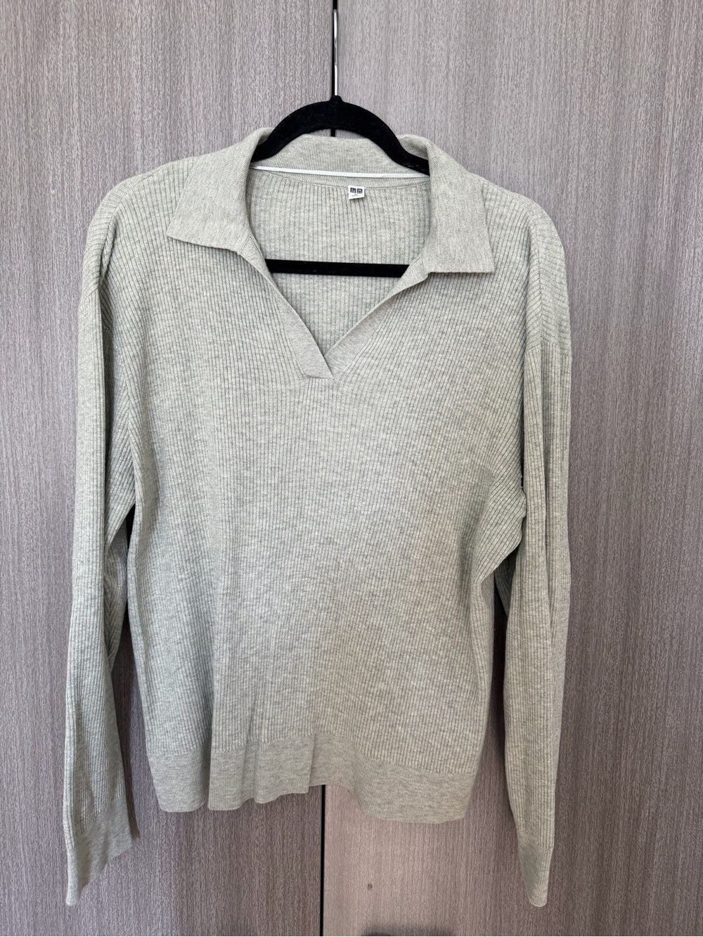 Uniqlo Ribbed V‑Neck Collared Sweater - Light Gray